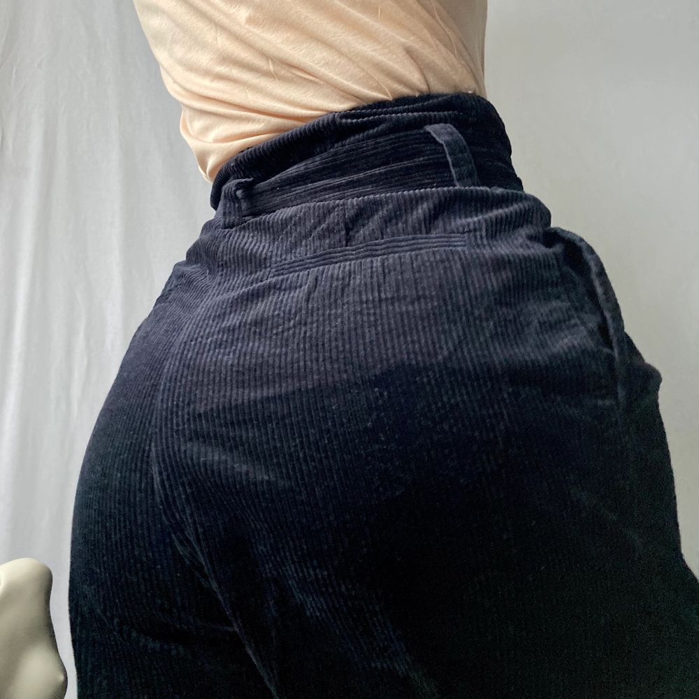 🌊 STYLISH WIDE DARK NAVY CORDUROY PANTS, HIGHWAISTED WITH LONG BELT AND SILVER CIRCLE HOOP • SIZE - XS/ EU 34 / US 4 • BRAND - & Other Stories • MATERIAL - Corduroy / Manchester MY MEASUREMENTS • Height 161cm / 5'3