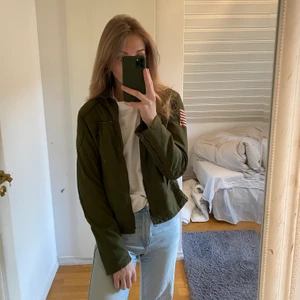 Khaki Ralph Lauren jacka  - Snygg vårjacka från Ralph Lauren. Kommer aldrig till anvdäning därav säljs den! Köparen står för frakt, hör av er för fler frågor eller bilder🌟🥰