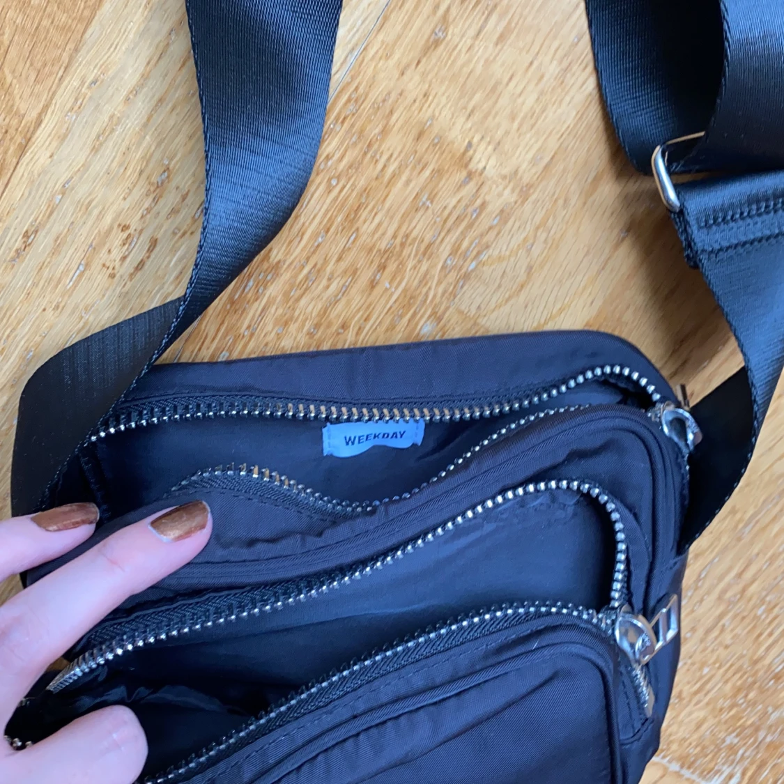 Weekday väska med två fack.  - 90