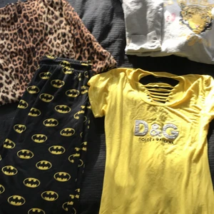 Gult/brun - 1 tröja 1 hoodie 1 par mjukis byxor 1 leopard kjol