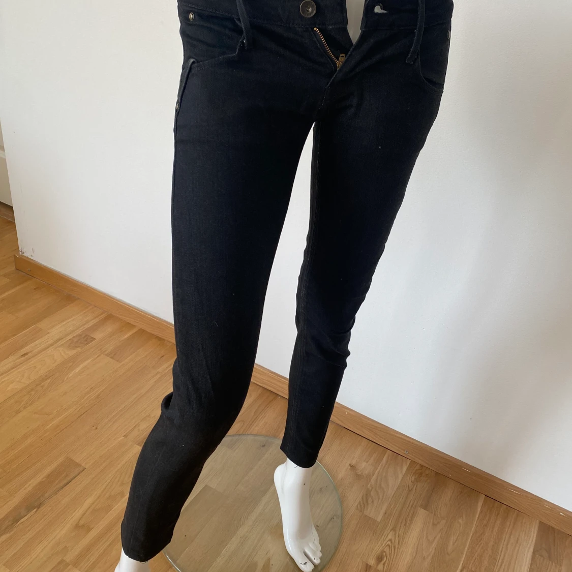 Fornarina jeans svarta - 90