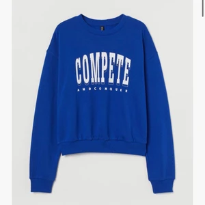 Sweatshirt  - Så fin sweatshirt som jag endast säljer för jag har för mycket kläder. Den är lite nopprig men det går säkert att ta bort om man vill💘 