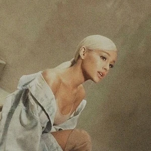 Om non vill sälja ariana grande saker hör av er!’🤍 - Hej!!! Om någon vill sälja ariana grande Merch eller perfume så kan ni gärna kontakta mig!!!🤍👍🏻(inte Hm merch)