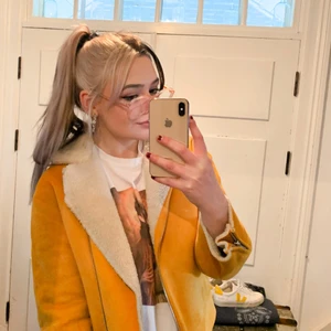 Jacka - Otroligt fin jacka från zara, biker modell, gul mocca, strl S, ser ut som ny, köparen står för frakten