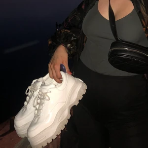 Eytys Angel Patent Sneakers - Använda mindre än 5 ggr och köpta för 2800kr, är öppen för bud! 39 i storleken 