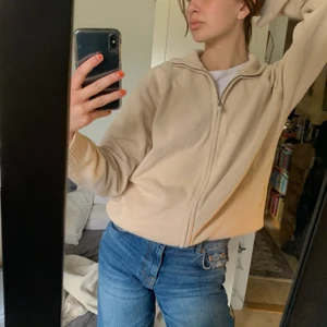 ZIP-UP hoodie - Zip-up hoodie köpt secondhand. Perfekt skick💕 150kr