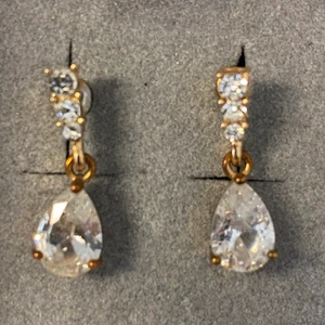 Guld örhängen  - Supersnygga guld örhängen. Aldrig använda. För mer information kontakta oss genom att skriva på annonsen🤍