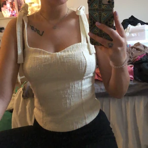 NA-KD LINNE - Gulligt linne från na-kd, aldrig använd, lappen e kvar. Storlek S