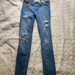 Hollister jeans 23/30” Low Rise super skinny - 23/30  hollister bra skick