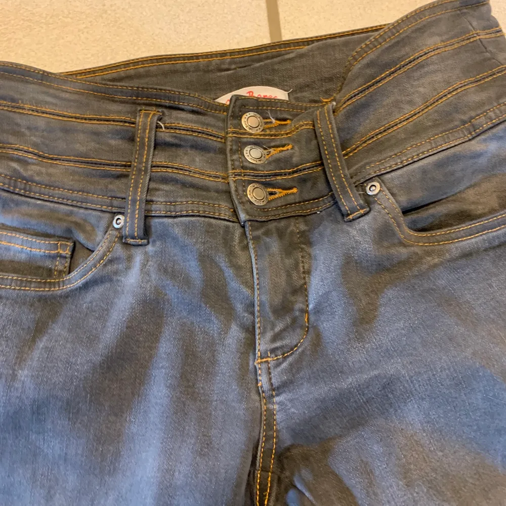 As feta jeans storlek 33 . Jeans & Byxor.