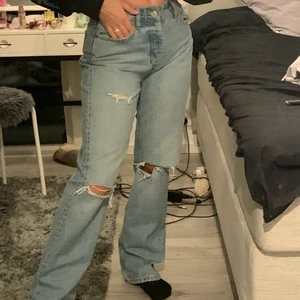 Raka Jeans - Raka blåa jeans med hål från zara
