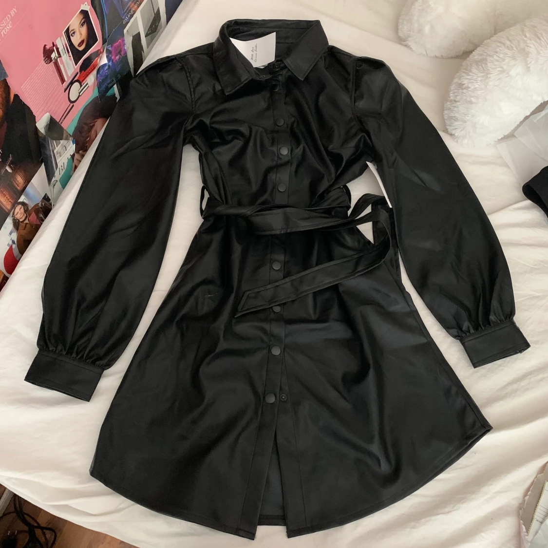 Oanvänd läder klänning