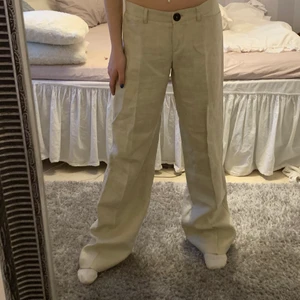 Lågmidjade linnebyxor  - Linnebyxor så fina från Armani , helt nya aldrig använda köparen står för frakt, Nypris var1299kr 