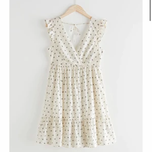 & Other Stories - Sleeveless Cotton Mini Dress - Jättehärlig och somrig klänning från & Other Stories, använd ca 5 gånger totalt förra sommaren. Sitter inte längre bra och säljs därför! :)