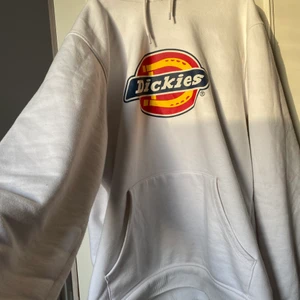 Dickies hoddie - 350kr med frakt 📦 st L men passar nog M med! 