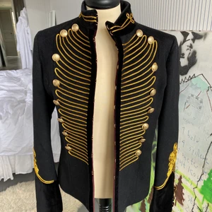 Hunkydory kavaj  - Helt oanvänd kavaj från hunkydory med guld detaljer, lappen sitter kvar! Nypris 5000kr så buda:))