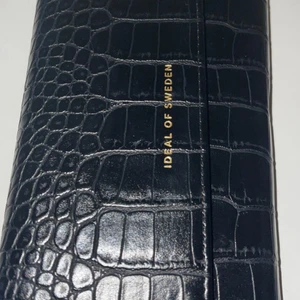 Plånboksskal till iPhone 12 PRO  - Sparsamt använd & fint skick 