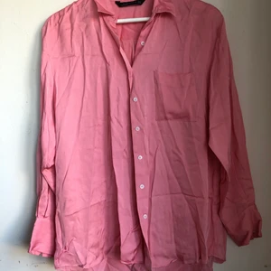 Rosa vårig och somrig  blus zara  - Fint skick! Perfekt till ett par jeans och sneakers i vårsolen