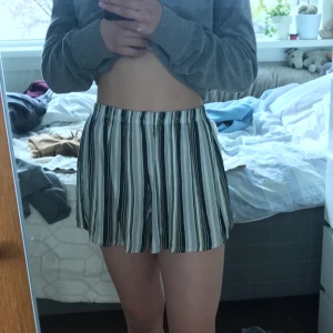 Shorts - Suupersköna, väldigt stretchiga så de passar de flesta.  Köpta från boohoo för några årsen men knappt använda. Perfekta för sommaren då materialet är hyfsat tunnt. 