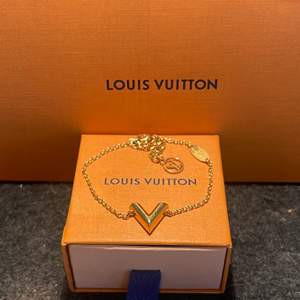 Louis Vuitton armband. Fint skick. Köpt via Louis Vuittons hemsida den 5/6-2020. Nypris 3 000kr. Kvitto, dustbag och kartong finns