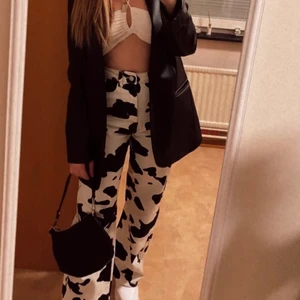 Shein cow print jeans  - Jeans in cow print from shein in size xs worn twice.. soft material and very good fit 