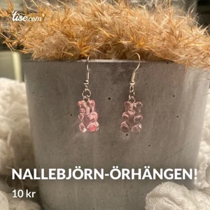 Nallebjörn-örhängen! - Nallebjörn-örhängen gjorda utav mig Ellen!                                   10 kr + 13 kr frakt!                                                                 (KÖP 4 PAR= FRAKTFRITT!) ❤️