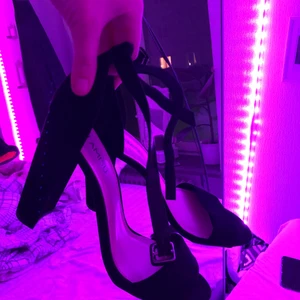 Klackskor  - Klackskor, aldrig använda. Säljer då dem inte kommer till användning. 