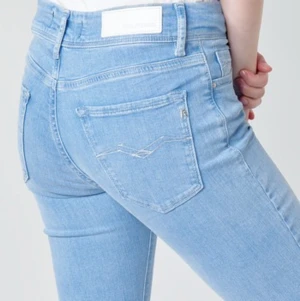 REPLAY JEANS - Säljer min replay bootcut jeans då dem inte kommer i användning för mig. Väldigt stretchiga, passar mig som bär 36 men också större. Dem är lågmidjade och mycket fint skick. Släpper dem vid rimligt pris. 