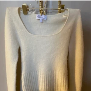 Slutsåld & Other stories tröja  - BUD PÅ 170kr+frakten Slutsåld & other stories tröja storlek S köparen står för frakten och jag ansvarar inte för postens slarv.