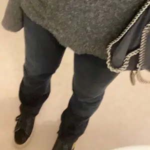 Svarta bootcut jeans, så snygga och bara använda ett par gånger 