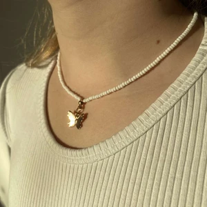 Halsband - Säljer detta fina halsband🙌🏼 det går att justera storleken💘pris: 40kr🙌🏼