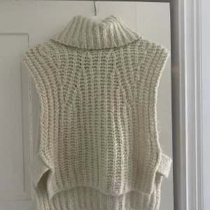 Stickad väst - Nästan aldrig använd! Passar s-m