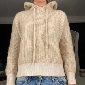 Ganni tröja - Finns! Super n🧊 luvtröja från Ganni. Använd fåtal gånger 💕 frakt ingår