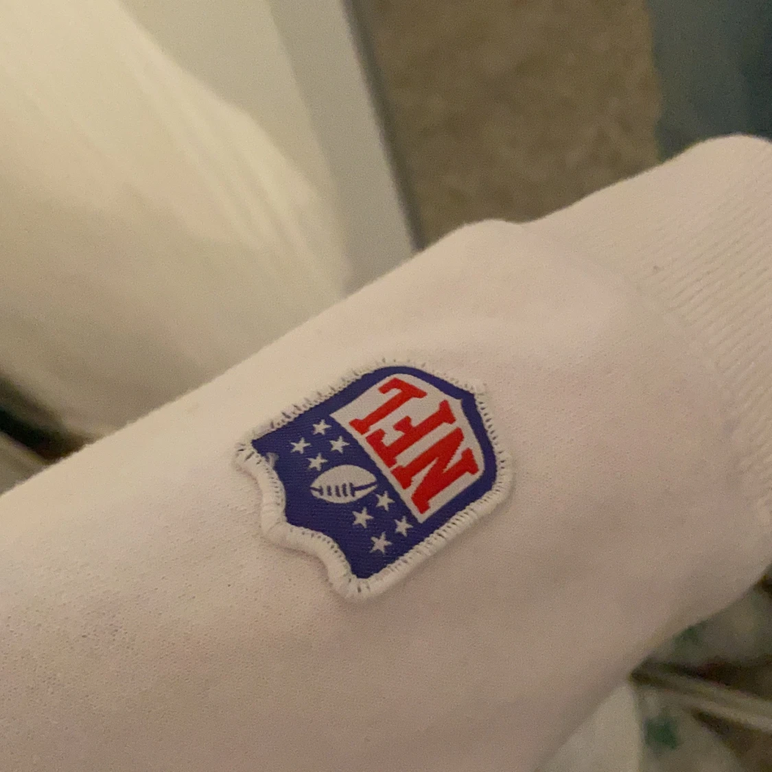 Vit hoodie med tryck - 90