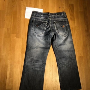 Helix byxor - y2k helix byxor, jättesnygga och i bra skick! passar baggy och jättebra (straight leg)