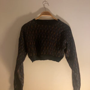 Tjocktröja - Snygg tjocktröja/magtröja köpt på betong retro.