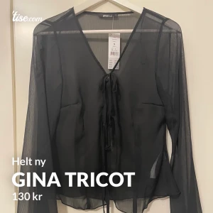 Blus  - Helt ny storlek S 