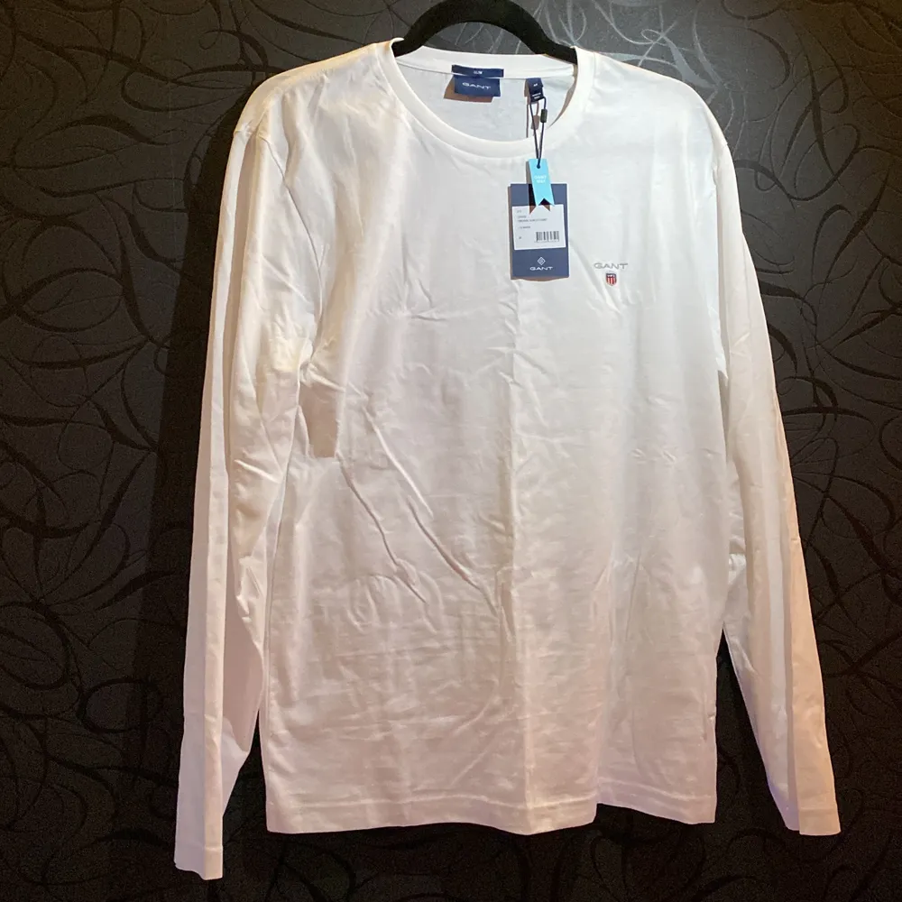 Gant tröja från Zalando kommer i storlek M säljs för 350kr+frakt . Tröjor & Koftor.