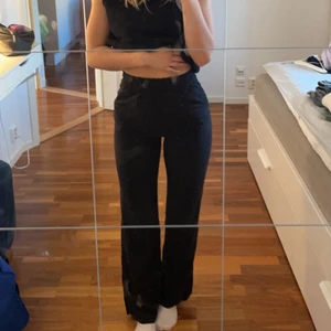 Tunna byxor  - Samma som dem blå fast i svart