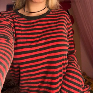 Röd och svart randig tröja - Såå gosig tröja!!!❤️