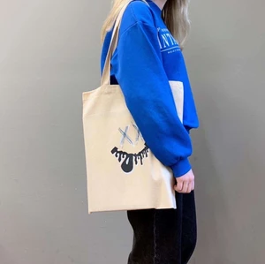 Tygväskor  - Vi är ett UF-Företag i Tranås som säljer tygväskor. Frakt ingår ej.