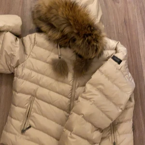 Bark dunjacka - Bark midjekort dunjacka strl 46 som ny! Använd typ 3 ggr!