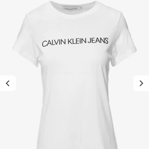 Calvin klein jeans - Säljer min fina calvin klein t shirt den är i storlek L men passar även till  Storlek M och S