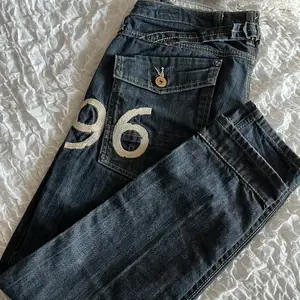 Jeans från G-star raw, deras 96 jeans. Sparsamt använda. Storlek 28 längd 30.