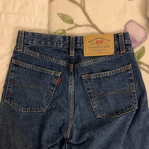 Jeans - Mörkblåa jeans med baggy passform och mid/ganska hög midja. Fråga för fler bilder!