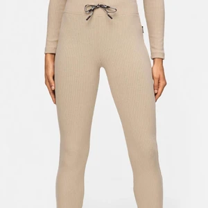 Stronger mjukis tajts - Aldrig använt, väldigt bra skick. Storleken är XS. Frakten och priset kan vi diskutera mer✨