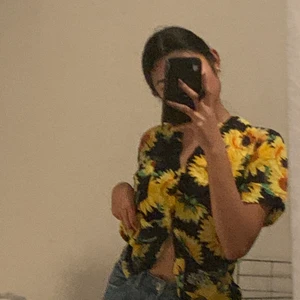 Noname S - Säljer min superfin sommarblus som köpte från Thailand. Den motsvarar stolek  S i EU