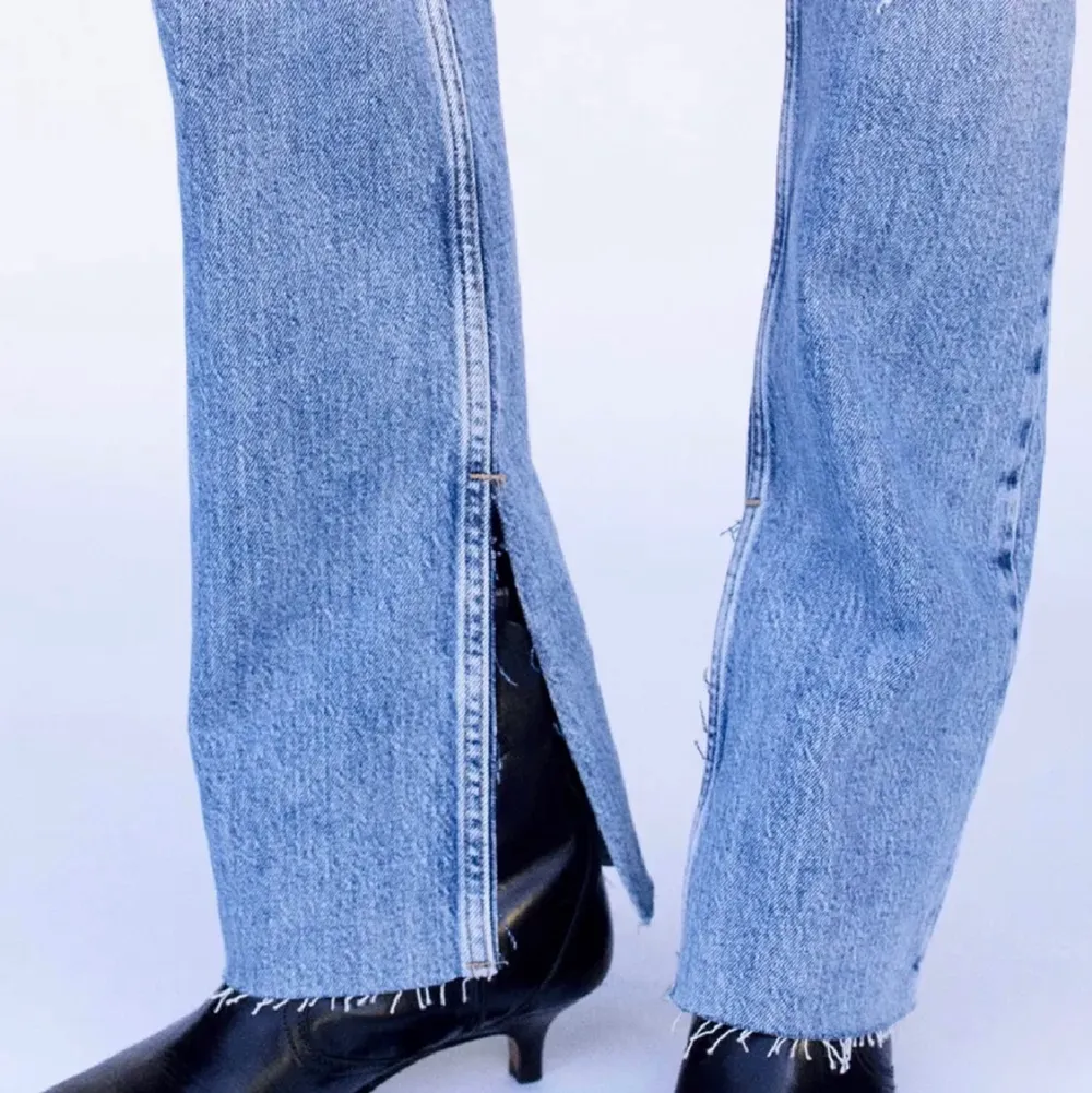 Jeans som är HELT nya inte använda 1 ända gång i storlek 36. 300 kr plus frakt ( skriv för fler bilder privat. . Jeans & Byxor.