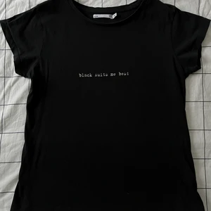 T-shirt  - Svart T-shirt med tryck