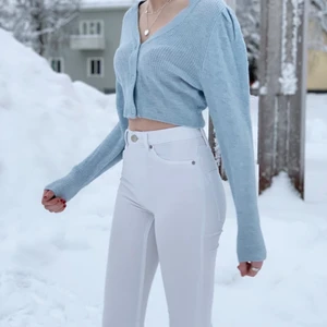 Stickad tröja - Du hittar mer information på vår instagram, @Uniwear_uf💕(svarar både här och i dm) Lappen finns kvar därav priset!!